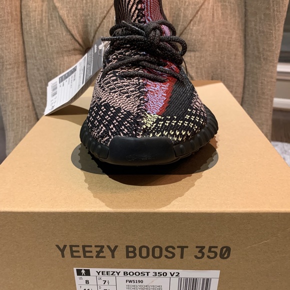 Yeezy Boost 350 - Picture 2 of 2